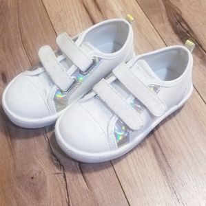 Size 8 toddler shoes white